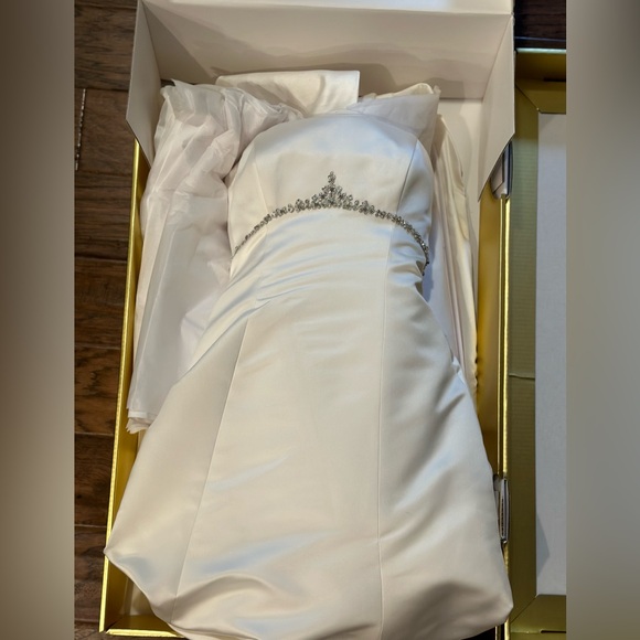 Couture Wedding Dress - Picture 3 of 10